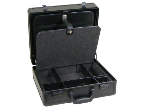 schwarz_klein_ge__ffnet_kopie